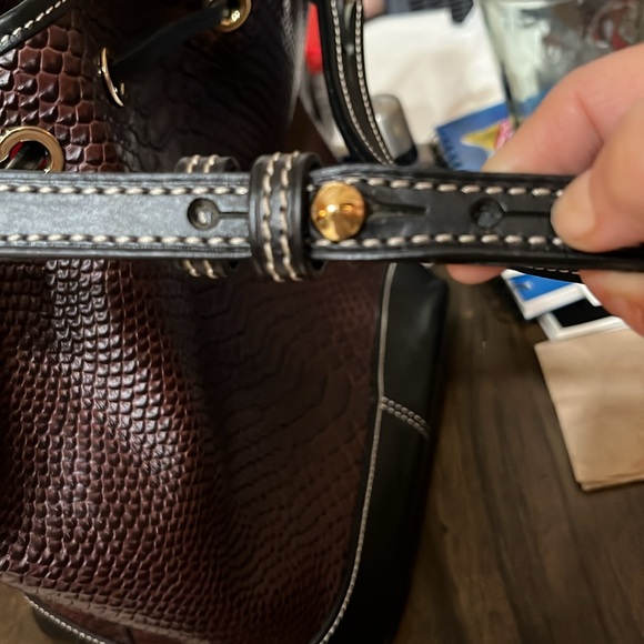Brown croco Dooney & Burke bucket bag - Picture 8 of 8